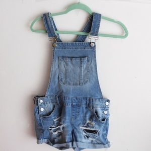 ⭐️Ripped Jean Short Overalls⭐️